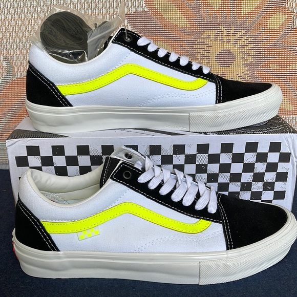 Vans WMNS Skate Old Skool
Neon True White/Yellow
VN0A5FCB6M5 sneakers - Picture 2 of 16
